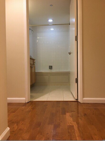 Building Photo - 61 W 15th St