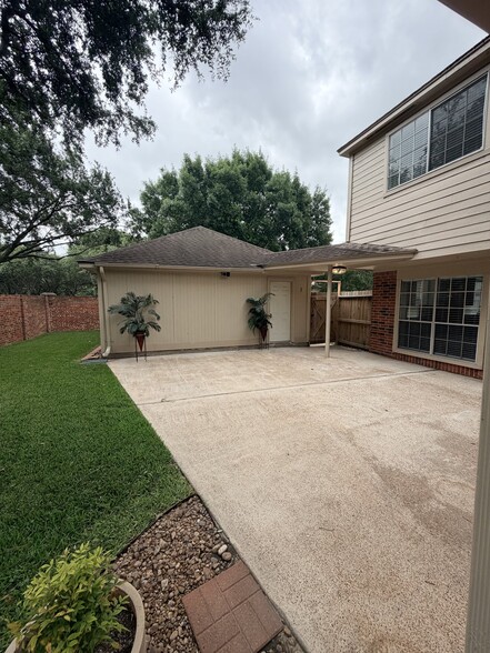 Building Photo - 2201 Summer Reef Dr