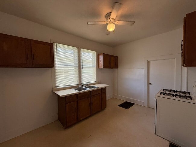 Building Photo - 3 bed, 1.5 bath home for lease!