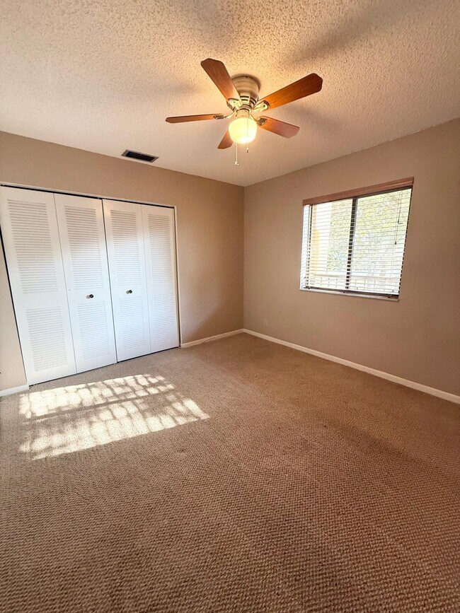 Building Photo - 930 SW 9th St Cir