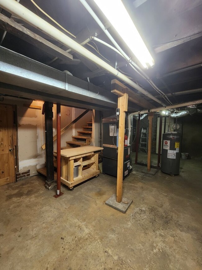 Building Photo - West Asheville Bungalow