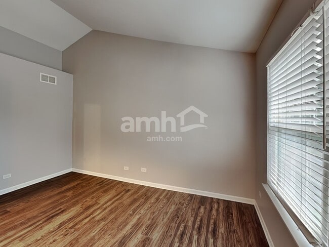 Building Photo - 495 W Camden Ln