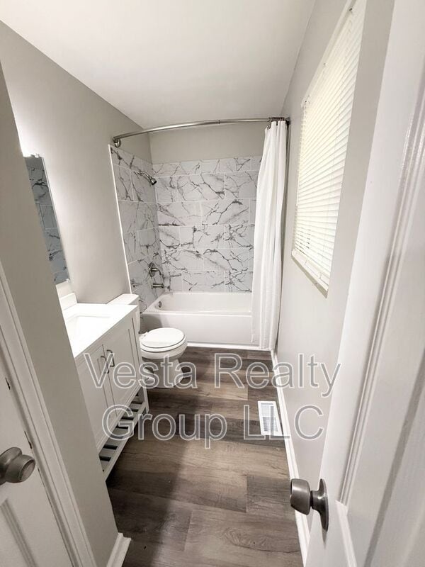 Building Photo - 207 Custer Cir
