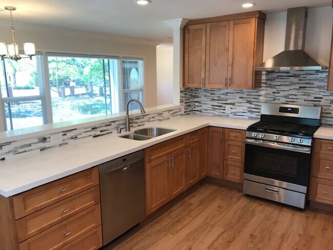 Building Photo - Beautiful updated single level S. Walnut Creek home with large yard