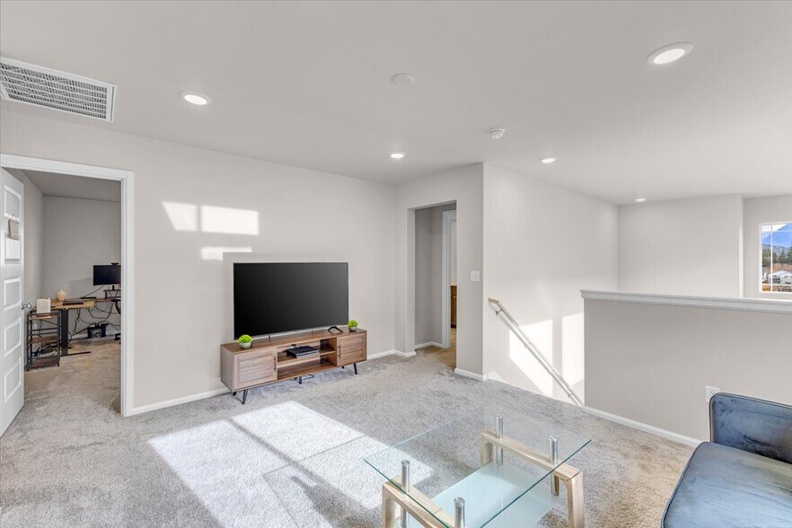 Building Photo - 1521 10th Pl