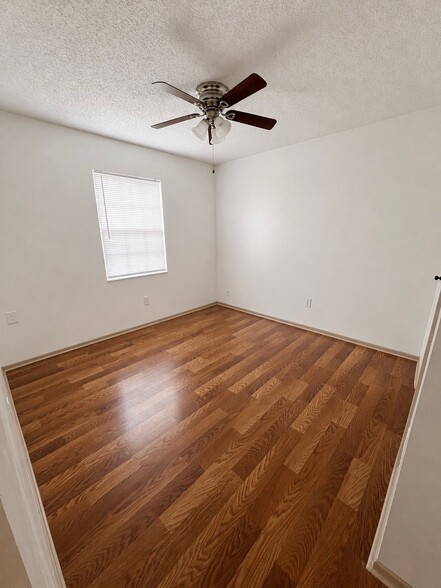 Building Photo - 7601 Willow Park Dr