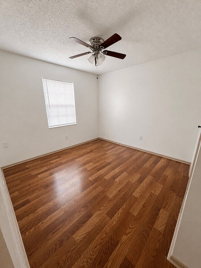 Building Photo - 7601 Willow Park Dr