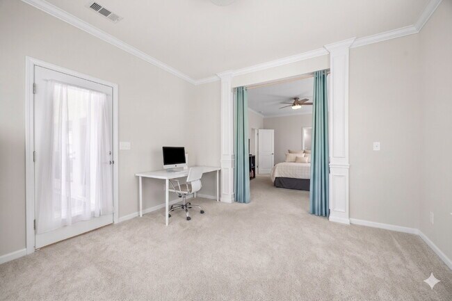 Building Photo - Amenity-Rich neighborhood!