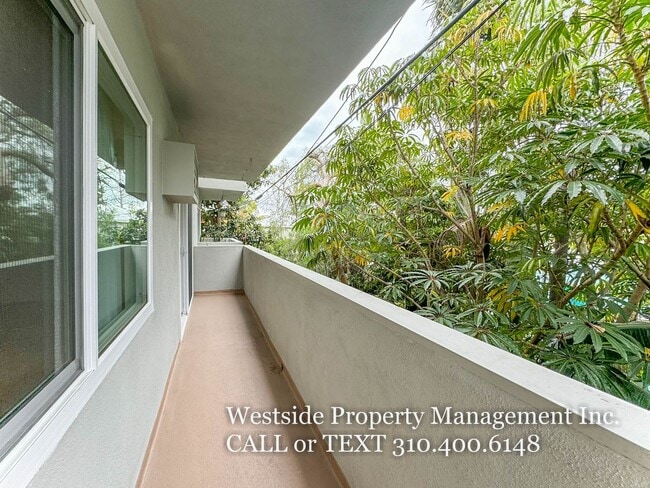Building Photo - 645 Westmount Dr