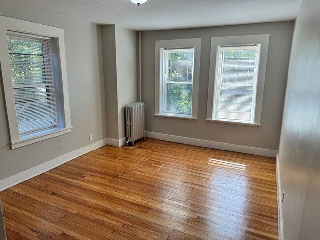 Building Photo - 18 Mattoon St