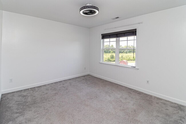 Building Photo - SPACIOUS Newer Construction Home in Pikevi...