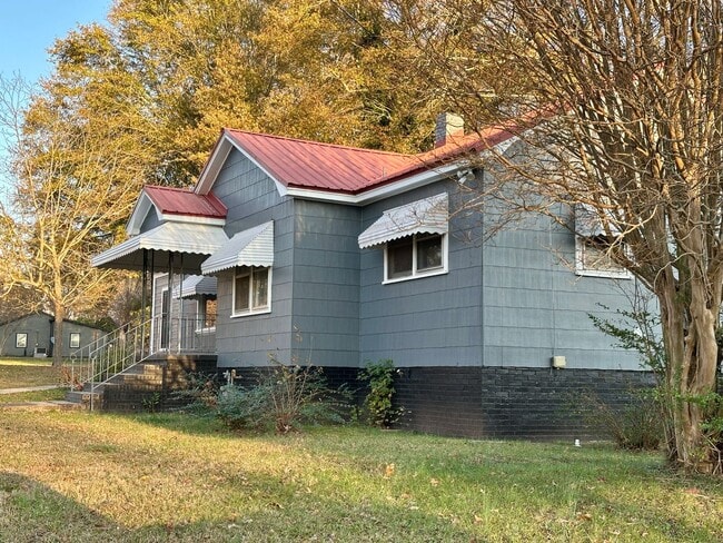 Building Photo - 3 Bedroom Newly Renovated Home in Central SC