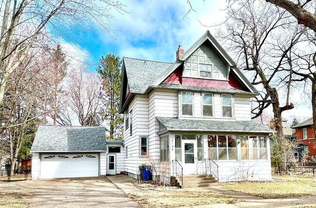 Building Photo - 2193 1st St
