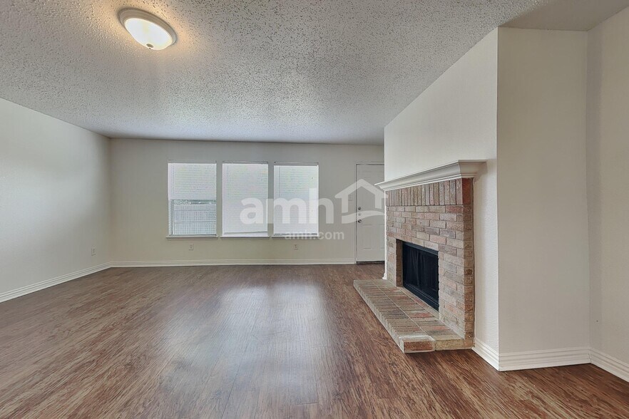 Building Photo - 4405 Statesman Ln