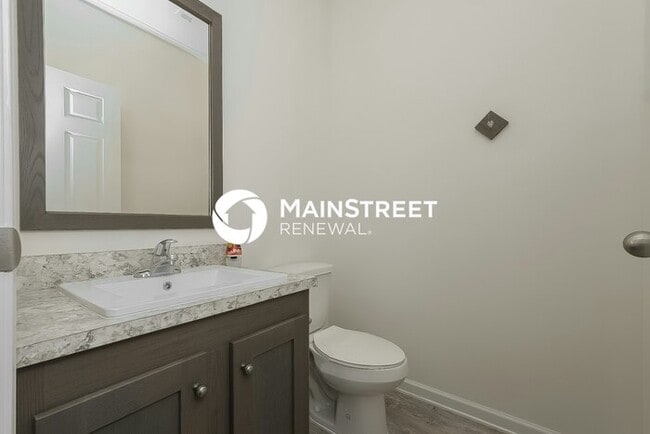Building Photo - 4 Bedroom Pet-Friendly Home in St. Petersb...