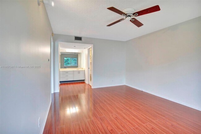 Building Photo - 1200 SW 125th Ave