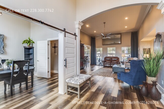 Building Photo - 1713 Shelby Ln