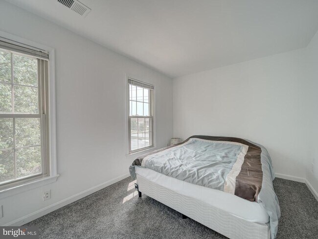 Building Photo - 3022 Kings Village Rd