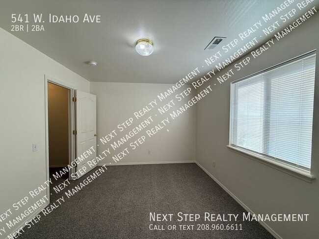 Building Photo - 2 Bed 1.5 Bath Meridian - NO SECURITY DEPO...