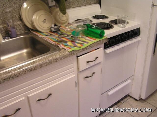 Building Photo - 47 Cameron St