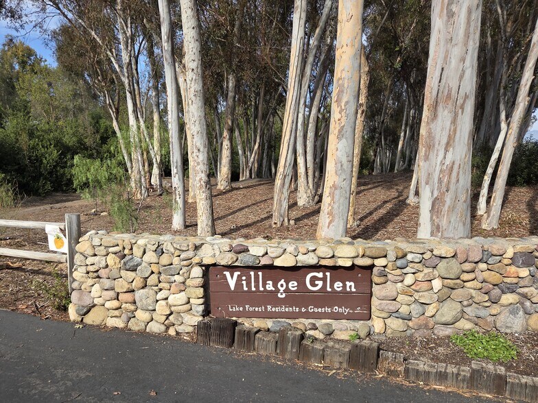 Building Photo - 24776 Glenwood Dr