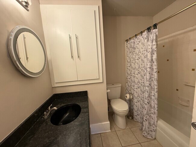 Building Photo - 2946 Madeira Dr