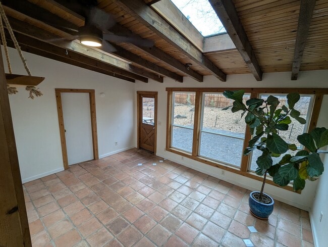 Building Photo - 455 NE Clay Ave