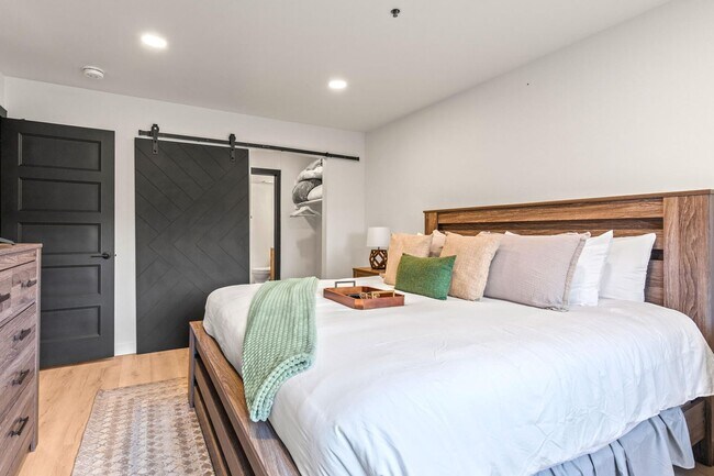 Building Photo - 2 BD & 2 BA | FURNISHED | TV and Internet Included | Pet Considered- Fees apply