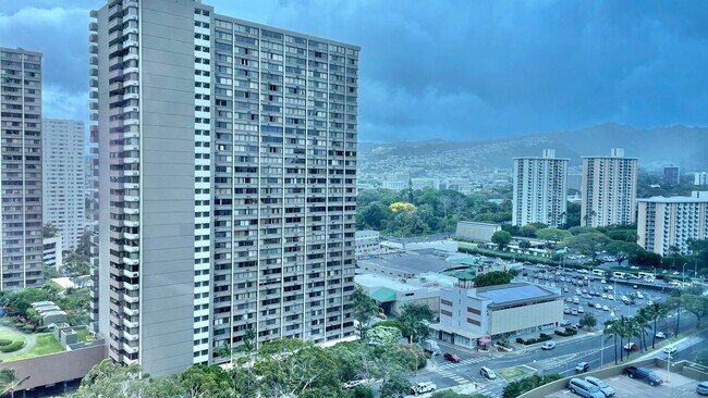 Building Photo - 2 BEDROOM CONDO UNIT IN CONVENIENT DOWNTOW...