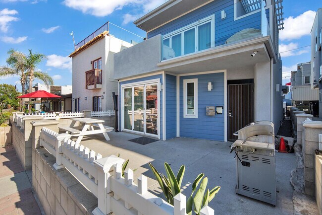 Building Photo - 717-21 Island Ct