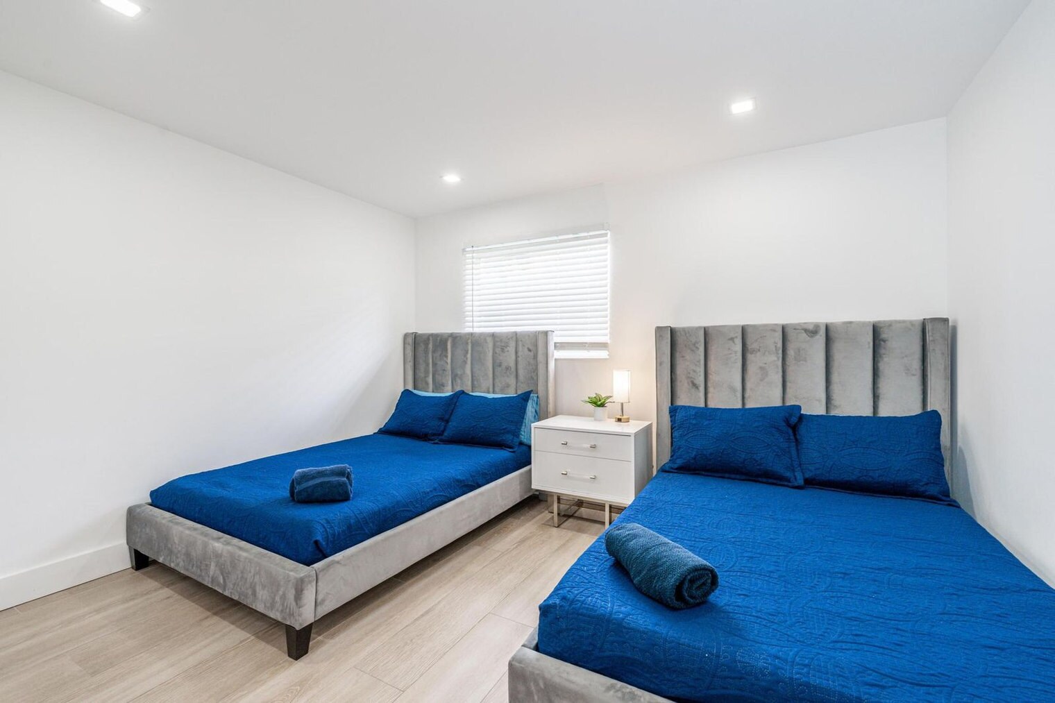 Building Photo - 825-827 Southwest 14th Street-SI FL1-ID1475658P