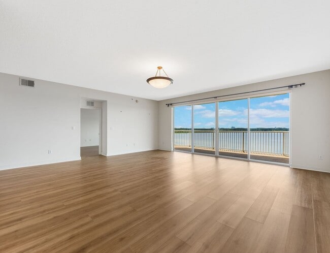 Building Photo - New Rental!