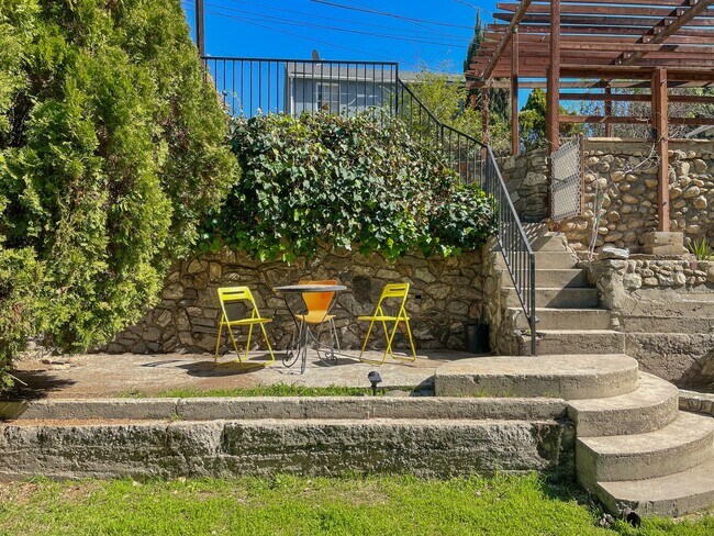 Building Photo - 126 Hackett Pl