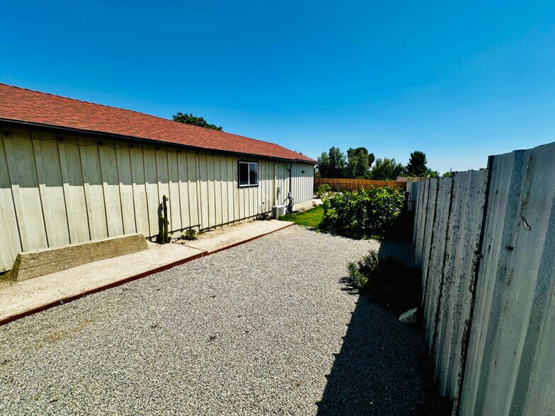 Building Photo - 39823 Dutton St