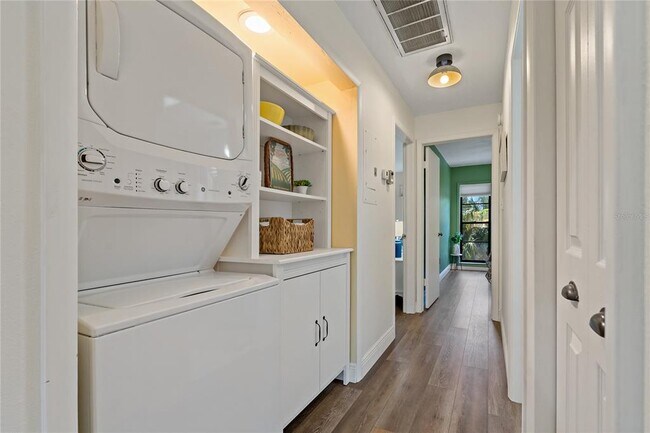 Building Photo - 357 8th Ave N