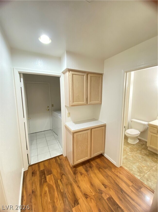 Building Photo - 9012 Starmount Dr
