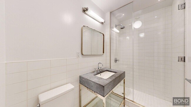 Building Photo - 452 Broome St