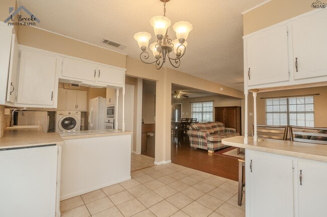 Building Photo - 5222 Jamaica Dr