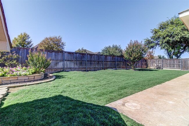Building Photo - 100 Snowflake Dr