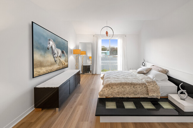 Primary Bedroom - 1401 S Bentley Ave