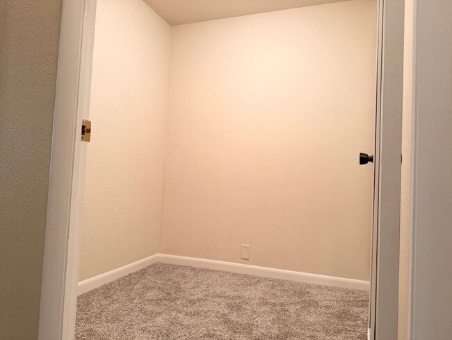 Building Photo - Short term 6 month rental available. 2 bedroom, 2 bath home in Boise!