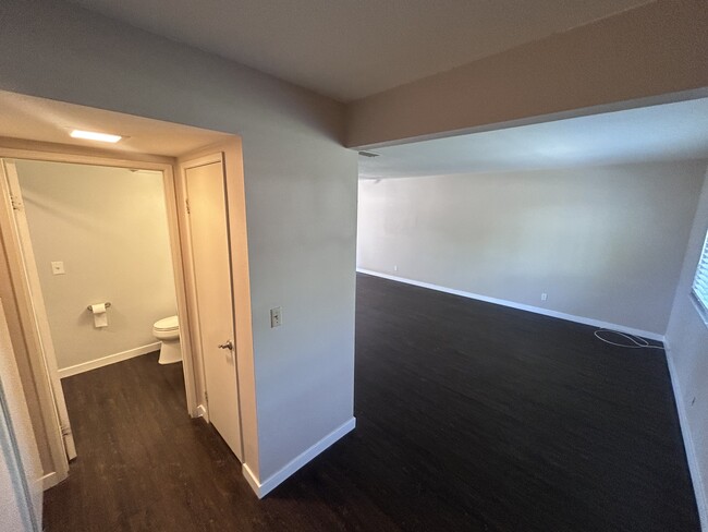 Building Photo - 6208 Meadow Brook Ln