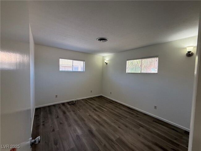 Building Photo - 5643 S Pecos Rd