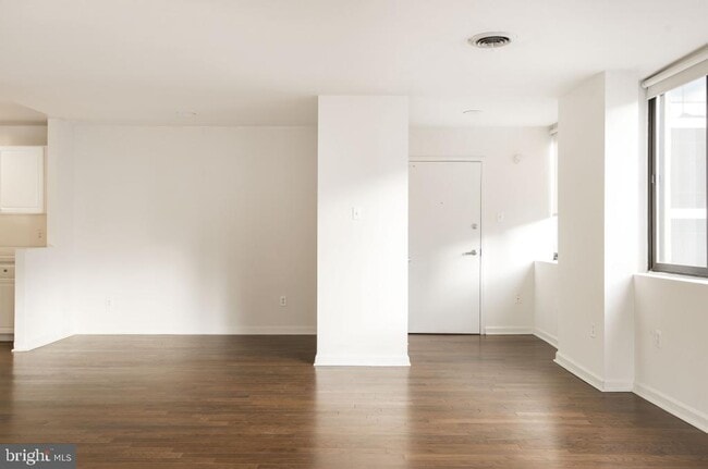 Building Photo - 1220 Sansom St