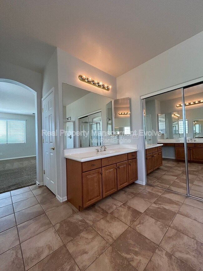 Building Photo - 9707 S 45th Ave