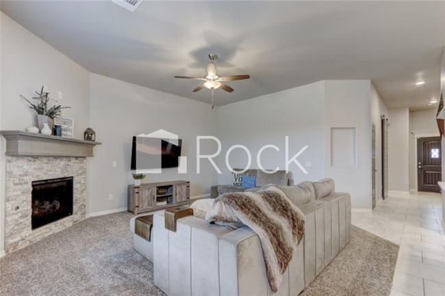 Building Photo - Gorgeous 3 Bedroom Home with Storm Shelter located in The Waters in Moore!! **All Appliances Incl...