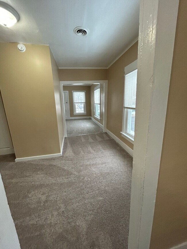 Building Photo - 401 Hannibal St