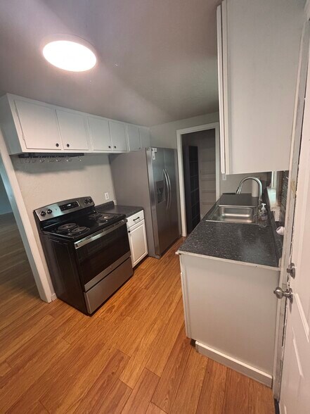 Kitchen - 306 Pine St