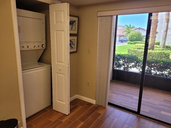 Building Photo - 3200 Twin Lakes Terrace