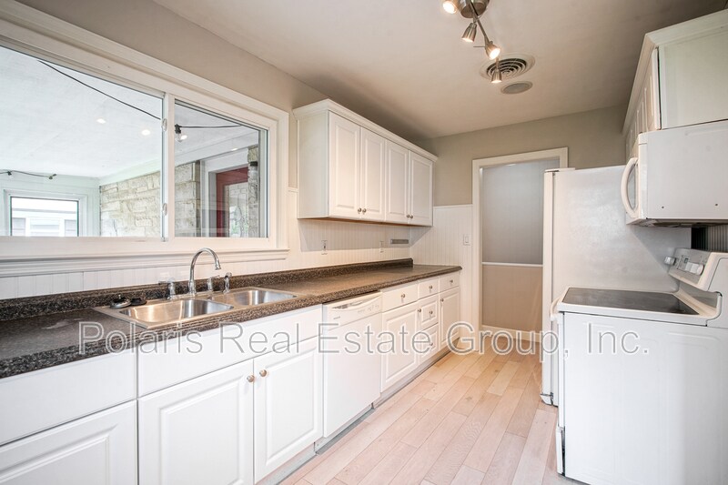 Building Photo - 40 Bailey Ct